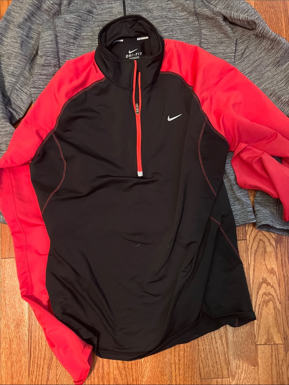 Nike 2@ xl, black and red sleeves Nike is L, gray in back is UNDER Armore XL - Picture 4 of 5
